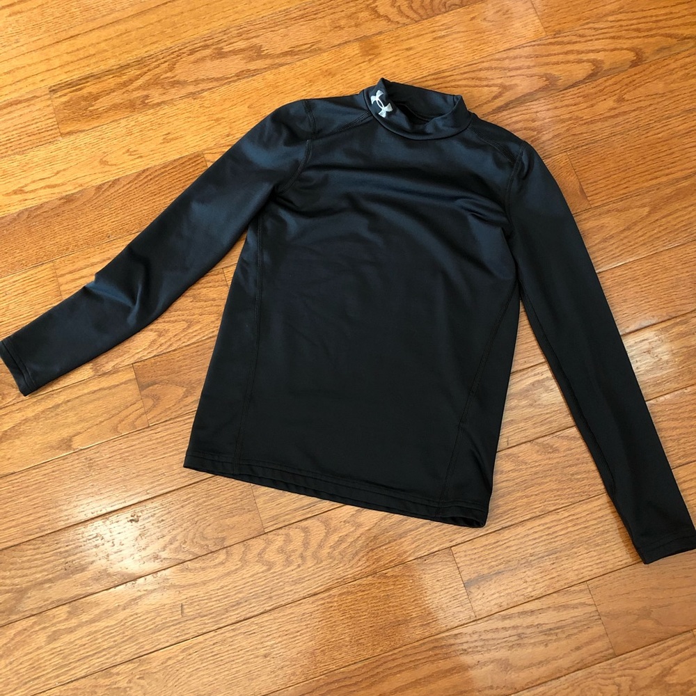Boys size medium Under Armour cold gear shirt